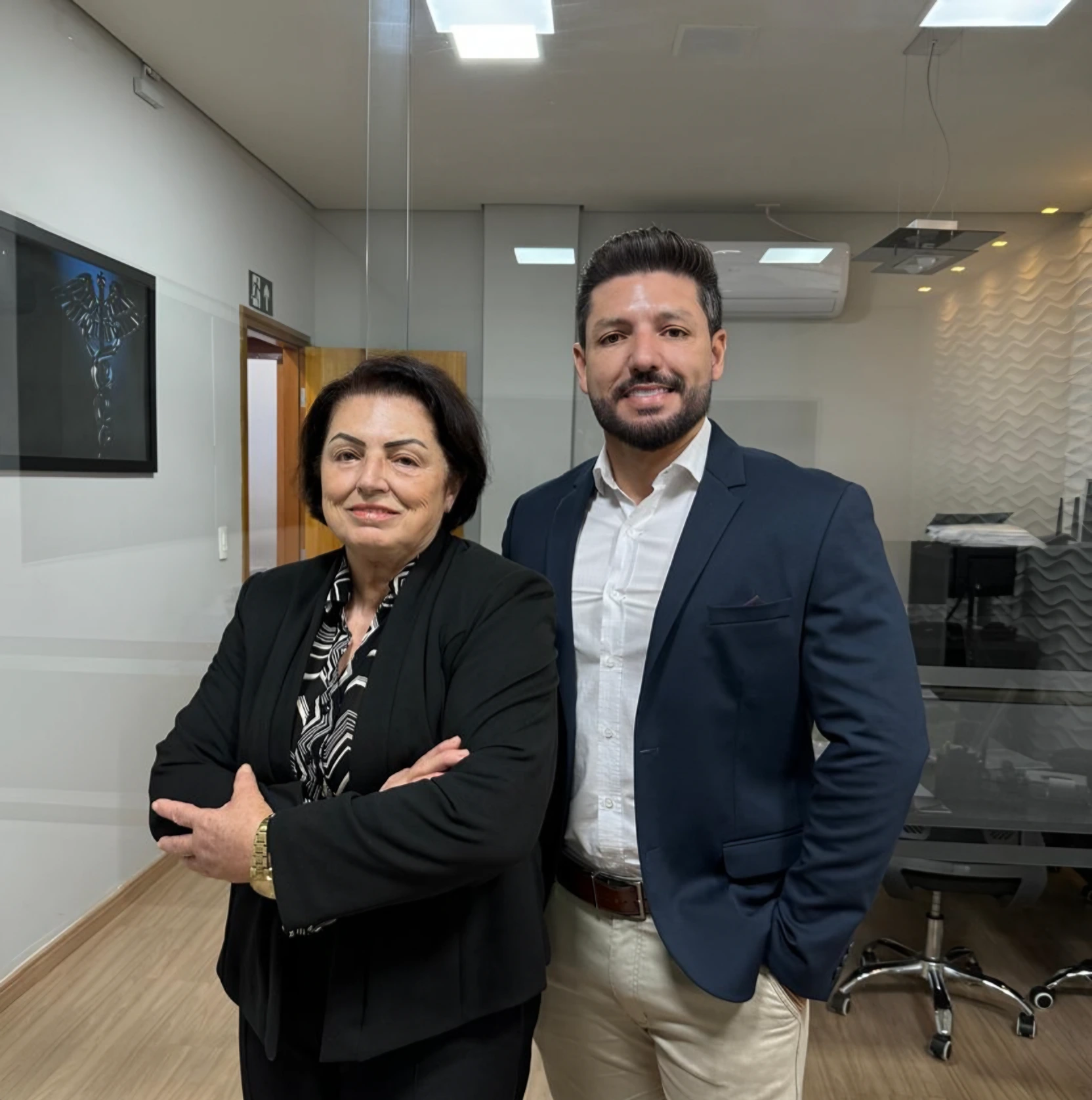 Cleide e Rodrigo, da CMB Contábil, no escritório